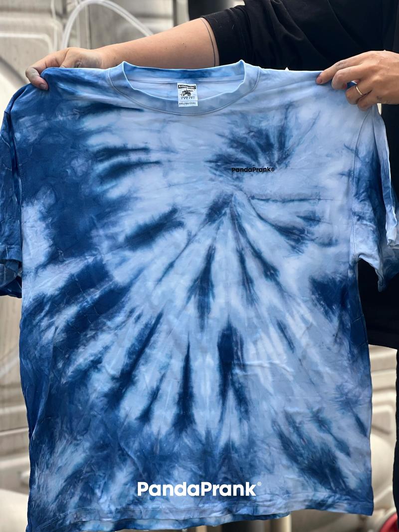 熊貓惡作劇扎染記 一扎一染，一藍(lán)一白